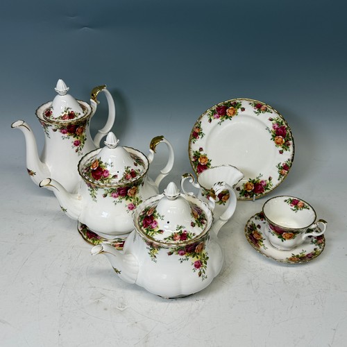 196 - An extensive Royal Albert 'Old Country Roses' pattern dinner and tea Service, including teapots, tur... 