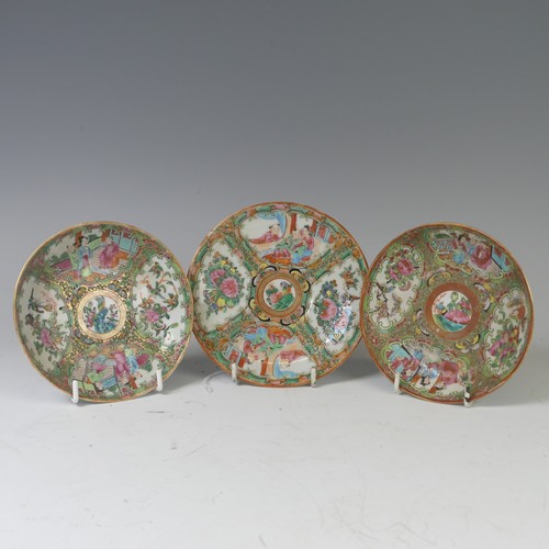 27 - An Chinese Canton famille rose porcelain Teapot, circa early 20th century, of cylindrical form, chip... 