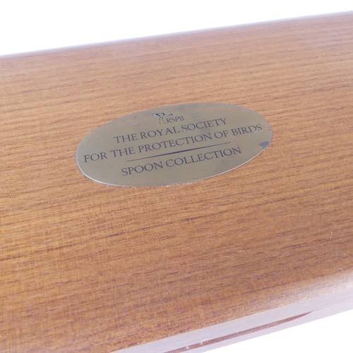 42 - An Elizabeth II cased set of twelve RSPB silver Spoons, by John Pinches, hallmarked London, 1975 / 6... 