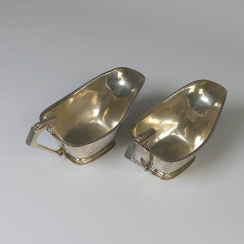 22 - A pair of Edward VIII silver Sauce Boats, by William Neale & Son Ltd., hallmarked London 1936, i... 