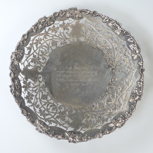 19 - A George V silver Tazza, by George Edward & Sons, hallmarked Sheffield, 1913, pierced with fruit... 