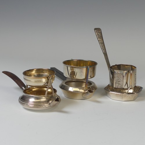 41 - A George VI silver Tea Strainer,&nbsp;hallmarked Birmingham 1947, makers mark 'H.K' with wooden hand... 