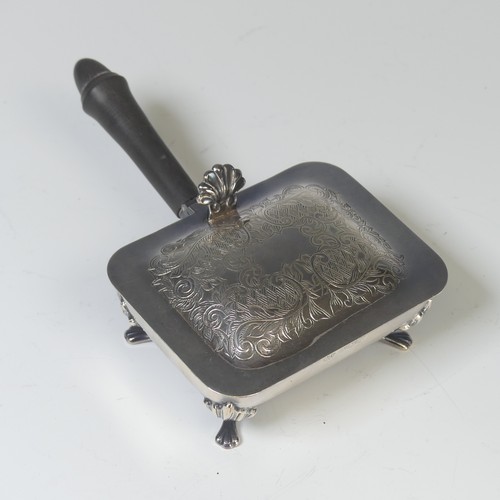 27 - An Elizabeth II silver 'Silent Butler', by Pinder Brothers, hallmarked Sheffield, 1970, with turned ... 
