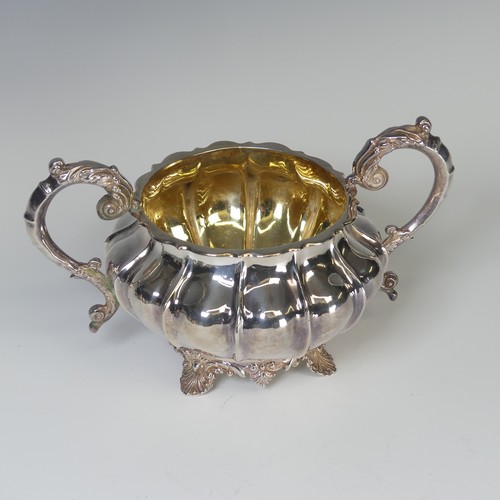 30 - A William IV silver two handled Bowl, by John, Henry & Charles Lias, hallmarked London 1833, mel... 