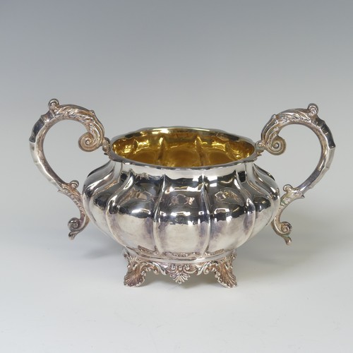 30 - A William IV silver two handled Bowl, by John, Henry & Charles Lias, hallmarked London 1833, mel... 