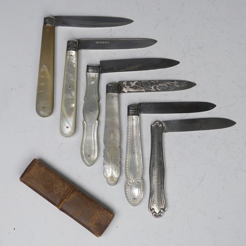60 - A cased Victorian silver folding Fruit Knife, by John Nowill, hallmarked Sheffield, 1842, 31g, toget... 