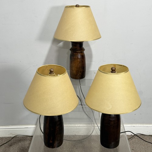 26 - A pair of modern crackle-glazed table Lamps, H 58 cm, together with three others, with wooden bases ... 