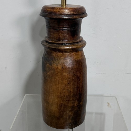26 - A pair of modern crackle-glazed table Lamps, H 58 cm, together with three others, with wooden bases ... 