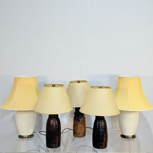 26 - A pair of modern crackle-glazed table Lamps, H 58 cm, together with three others, with wooden bases ... 