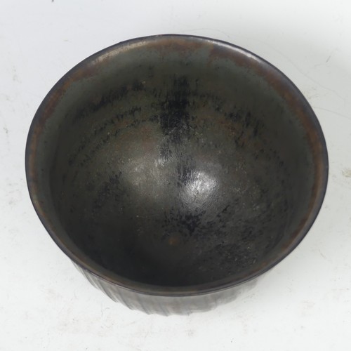 70 - David Leach (British, 1911-2005), a studio pottery iron glaze pot, impressed mark to base, 10cm diam... 
