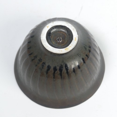 70 - David Leach (British, 1911-2005), a studio pottery iron glaze pot, impressed mark to base, 10cm diam... 