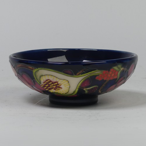 116 - A Moorcroft Pottery ‘Queen’s Choice’ pattern footed dish, by Emma Bossons, dated 2000, impressed mar... 