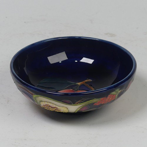 116 - A Moorcroft Pottery ‘Queen’s Choice’ pattern footed dish, by Emma Bossons, dated 2000, impressed mar... 