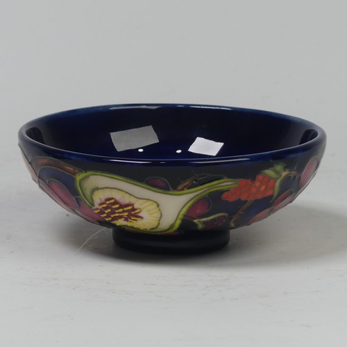 116 - A Moorcroft Pottery ‘Queen’s Choice’ pattern footed dish, by Emma Bossons, dated 2000, impressed mar... 