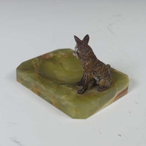 47 - A 20th century Austrian cold painted Bronze figure of a Fox, mounted on a onyx ashtray, 6.5cm high (... 