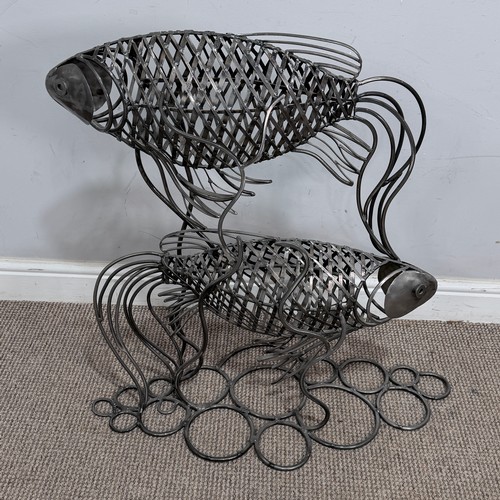 20 - A large contemporary floor-standing Sculpture of a pair of Fish, welded metal, W 72 cm x H 72 cm x D... 