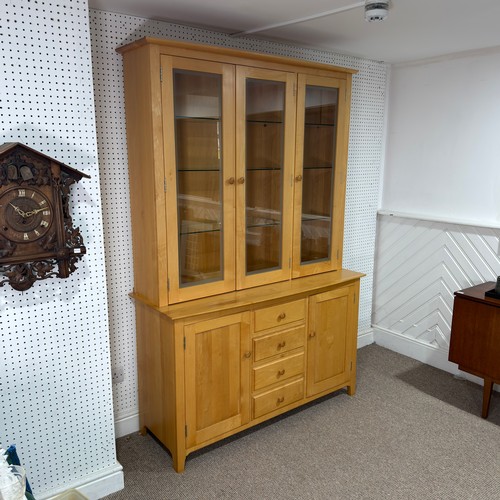 24 - A contemporary Ercol 'Scala' solid maple display Cabinet/Sideboard, No.1143 LT, found in the Ercol 2... 