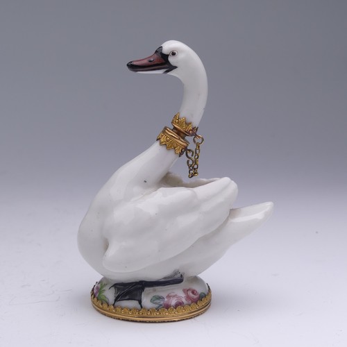 445 - A rare Chelsea or St James (Charles Gouyn) gold mounted porcelain Scent Bottle, c.1750's, in the for... 