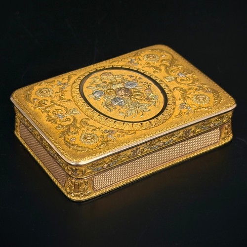 459 - A 19thC German (Hanau) 14ct gold Snuff Box, c.1820, of rounded rectangular form with hinged cover, w... 