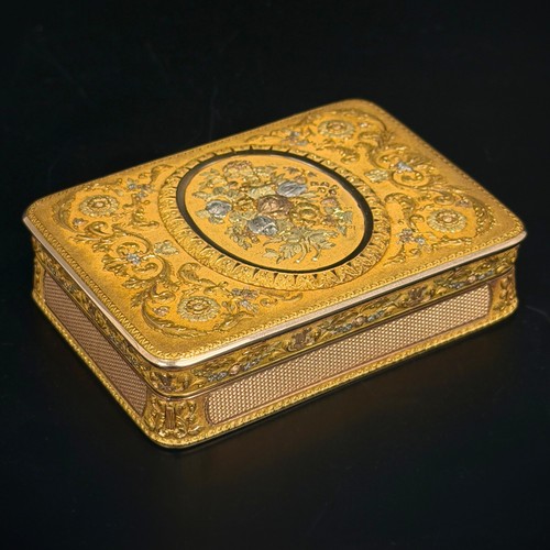 459 - A 19thC German (Hanau) 14ct gold Snuff Box, c.1820, of rounded rectangular form with hinged cover, w... 