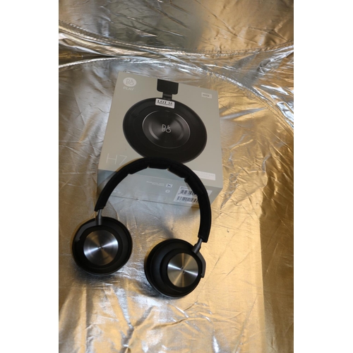 35 - BOXED PAIR OF B AND O PLAY H7 WIRELESS OVER EAR HEADPHONES
