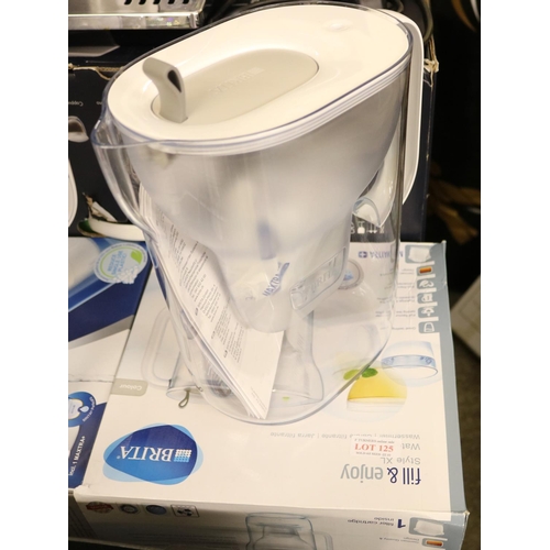 125 - BOXED BRITTA XL FILTER JUG WITH FILTER