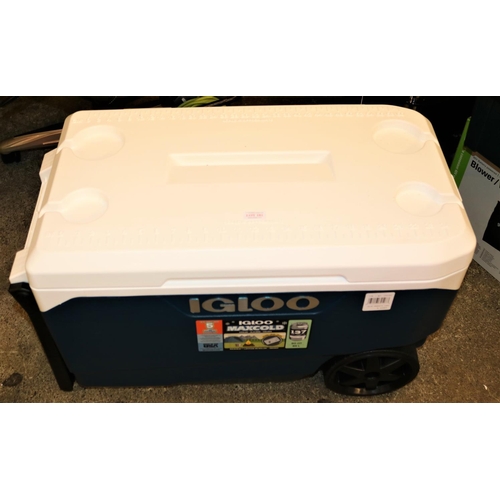 181 - IGLOO MAX COLD 137 CAN ROLLING COOL BOX