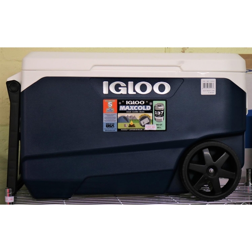 182 - IGLOO MAX COLD 137 CAN ROLLING COOL BOX