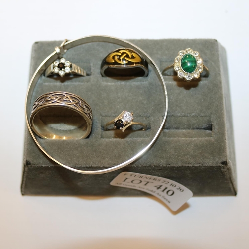 410 - VARIOUS SILVER RINGS AND A BANGLE