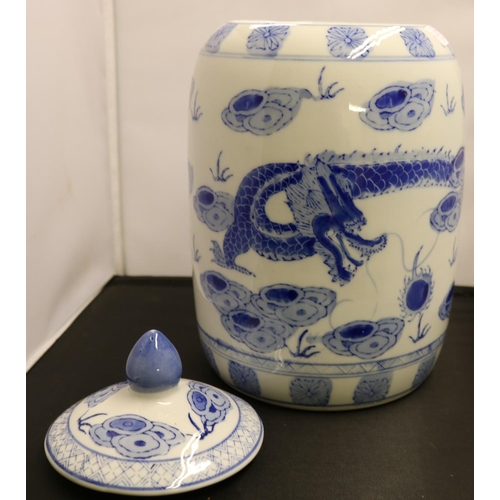 261 - COVERED ORIENTAL BLUE AND WHITE JAR DEPICTING A DRAGON