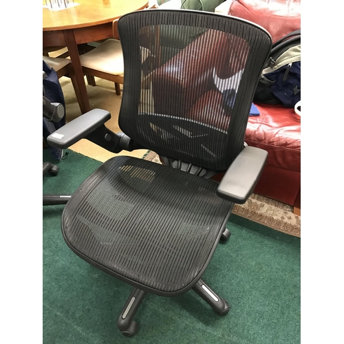 223 - BAYSIDE MESH OFFICE CHAIR