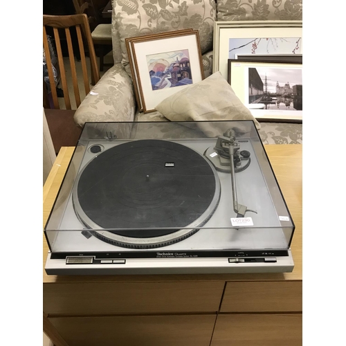 230 - TECHNICS QUARTZ DIRECT DRIVE AUTOMATIC TURNTABLE WITH STYLUS - SL-Q20 (DGE TO LID HINGE ON ONE SIDE)