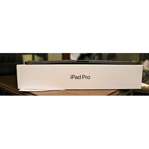 20 - BOXED APPLE IPAD PRO 2ND GEN 128GB - SPACE GREY WITH CHARGER AND INSTRUCTIONS (WORKING FINE BUT CASE... 