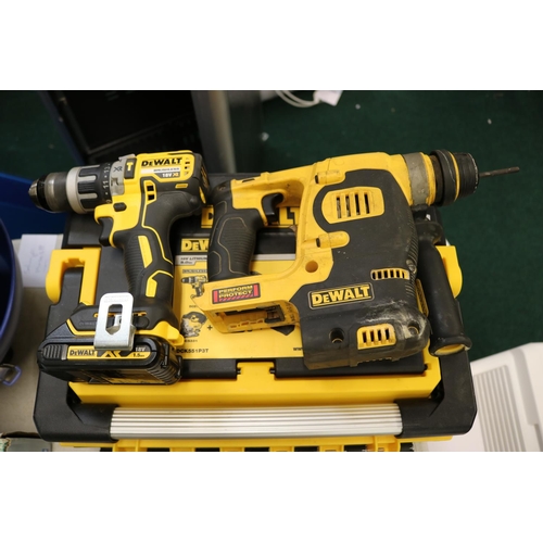 68 - DEWALT BRUSHLESS 18V XR HAMMER DRILL/DRIVER SET - DCH253 DRILL/DCD796 DRIVER - ONE BATTERY/ONE CHARG... 