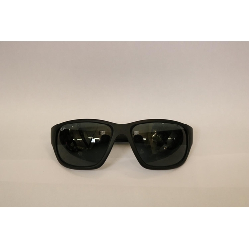 33 - PAIR OF GENTS RAYBAN WRAPAROUND SUNGLASSES - RB4300