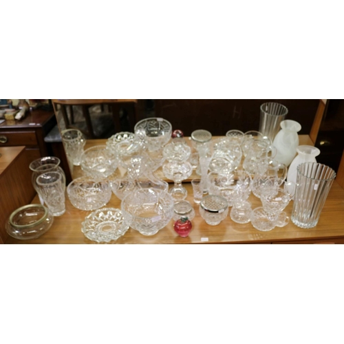 260 - QTY OF LEAD CRYSTAL INCL JUGS, ROSE BOWLS, FRUIT BOWLS ETC