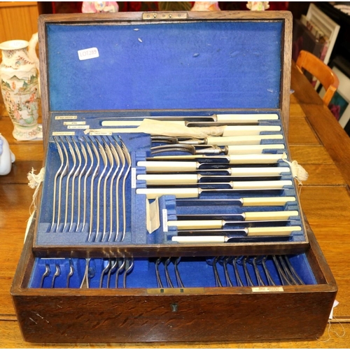 289 - OAK CASED CANTENE OF CUTLERY BY WALKER AND PAUL ACROSS TWO LAYERS CIRCA 1922