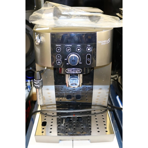 93 - BOXED DELONGHI MAGNIFICA S SMART BEAN TO CUP COFFEE MAKER - ECAM250.33