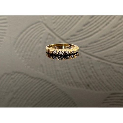 379 - 9CT GOLD RING SET WITH 5 DIAMONDS