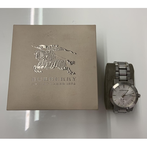 371 - BURBERRY 14601 GENTS DATE WATCH WITH ORIGINAL BOX