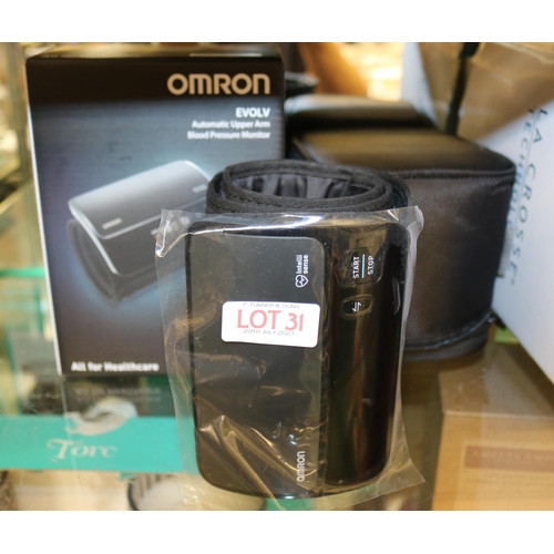 31 - BOXED OMRON EVOLV AUTOMATIC UPPER ARM BLOOD PRESSURE MONITOR