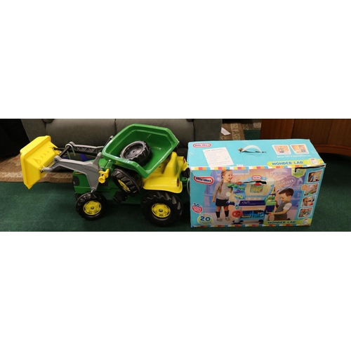 160 - BOXED LITTLE TIKES WONDERLAB - AS SEEN/JOHN DEERE CHILDRENS RIDE ON TRACTOR TRAILER (PARTS MISSING)