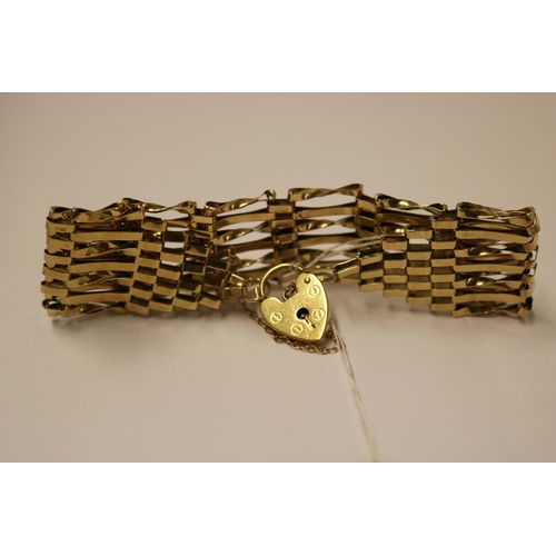 346 - 9CT GOLD GATE BRACELET, 14.6