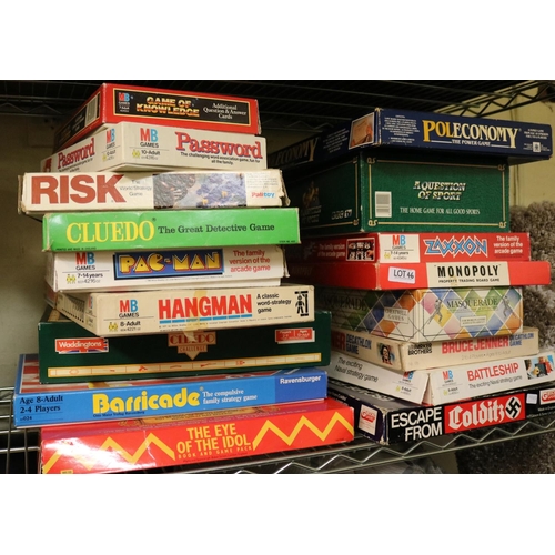46 - LARGE COLLECTION OF VINTAGE BOARD GAMES INC. PACMAN, QUESTION OF SPORT, MONOPOLY ETC.