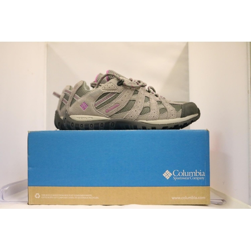 59 - PAIR OF LADIES COLUMBIA RED-CREST WATERPROOF WALKING SHOES - UK SIZE 4