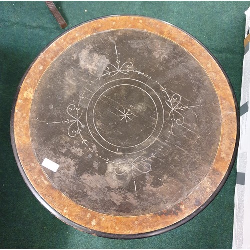 299 - A VICTORIAN CIRCULAR EBONISED TRIPOD TABLE WITH INCISED TOP, WALNUT VENEER TO OUTER EDGES IN THE AES... 