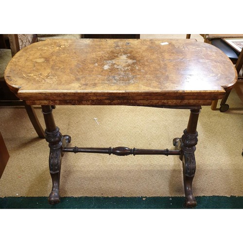 334 - A VICTORIAN SERPENTINE CARD TABLE WITH RED VELOUR INTERIOR (DGE. TO VENEER) WITH SWIVEL ENVELOPE TOP... 