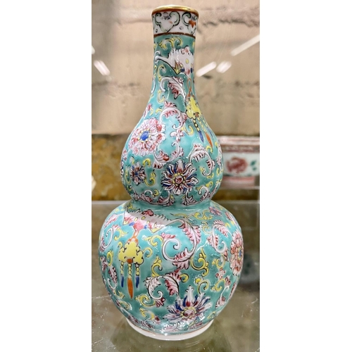 231 - A CHINESE FAMILLE ROSE TURQUOISE ENAMELLED DOUBLE GOURD VASE, 7