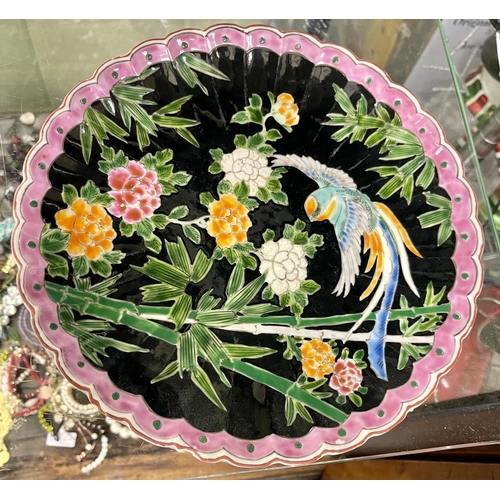 256 - A PAIR OF HIGHLY COLOURED CHINESE VINTAGE SCALLOPED PLATES SHOWING BIRDS OF PARADISE, ONE IN FAMILLE... 