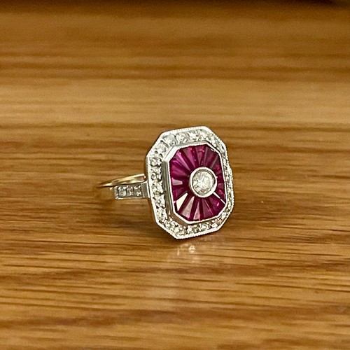 442 - Art Deco ‘Ballerina’ 18ct Gold, Diamond & Ruby Ring, approx. 1.4ct Ruby & 0.7ct total diamond weight... 